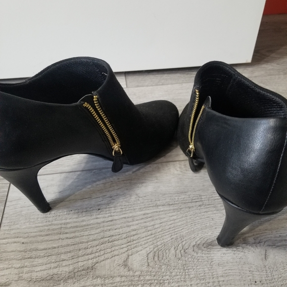 Shoes - Picture 1 of 3